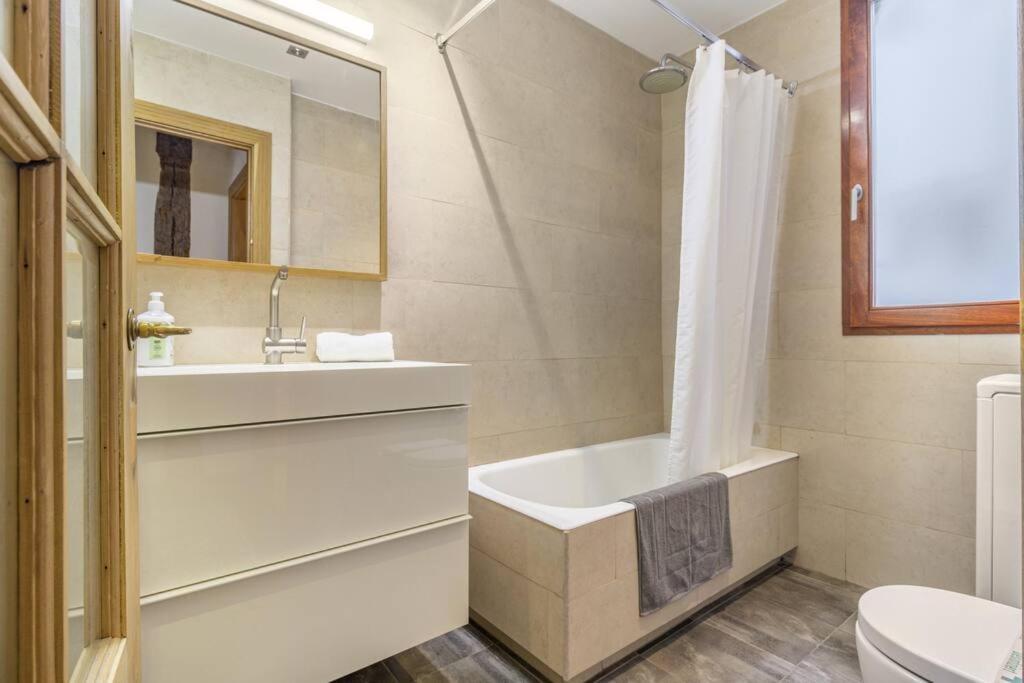Sea Views In The Heart Of The Old Town Apartment กาสโตร-อูร์เดียเลส ภายนอก รูปภาพ