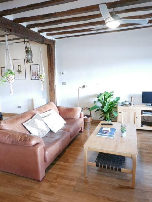 Sea Views In The Heart Of The Old Town Apartment กาสโตร-อูร์เดียเลส ภายนอก รูปภาพ